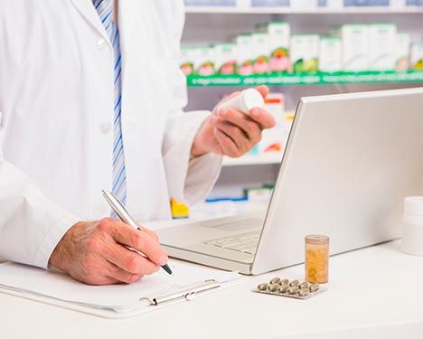 Farmacia Zabala especialista con medicamentos