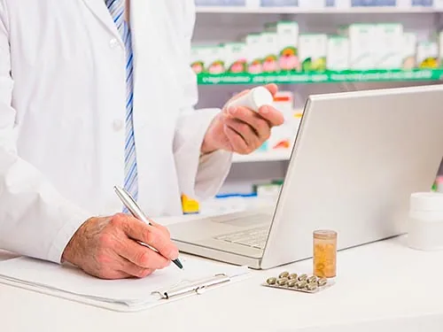 Farmacia Zabala especialista con medicamentos